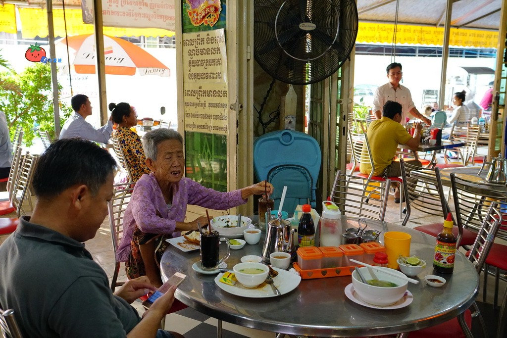 金邊早餐 Phka Riek Restaurant 牛肉湯配法國麵包很可以!
