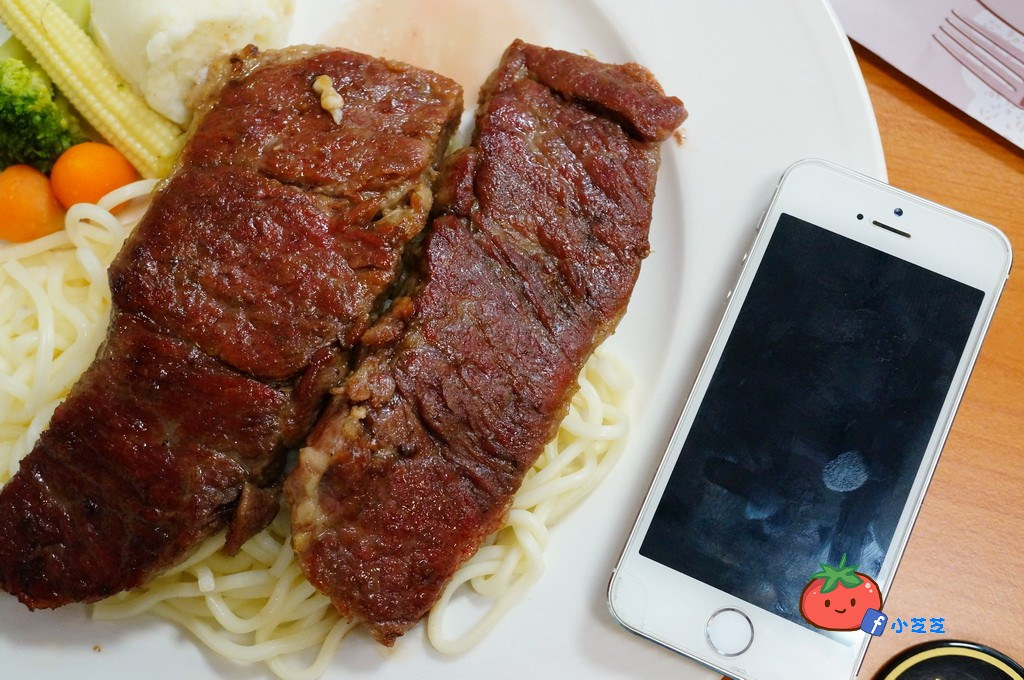 台北美食 永和平價牛排推薦幸福牛排跟iphone一樣厚 小美冰淇淋吃到飽雞排110元起近秀朗國小巷弄美食 小芝芝 雞不擇食玩樂blog