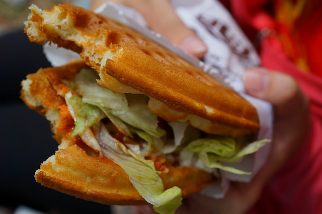 台大公館 平價美食小木鬆餅屋 紐奧良烤雞鹹鬆餅份量十足 推 小芝芝 雞不擇食玩樂blog